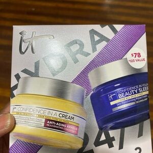 It Cosmetics Confidence in a Cream and Beauty Sleep Set - Yellow and Blue